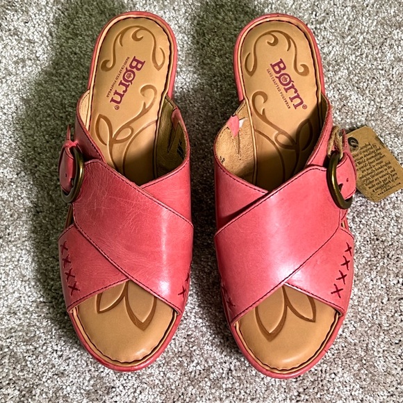 🆕 Born Fuchsia Leather Buckle Sandals - Picture 3 of 7